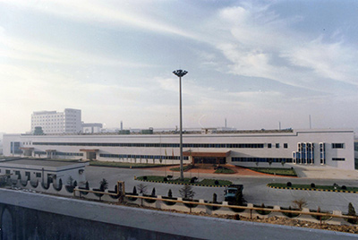 1995年5月30日，杏彩电竞
与日本小松株式会社合资成立小松杏彩电竞
工程机械有限公司